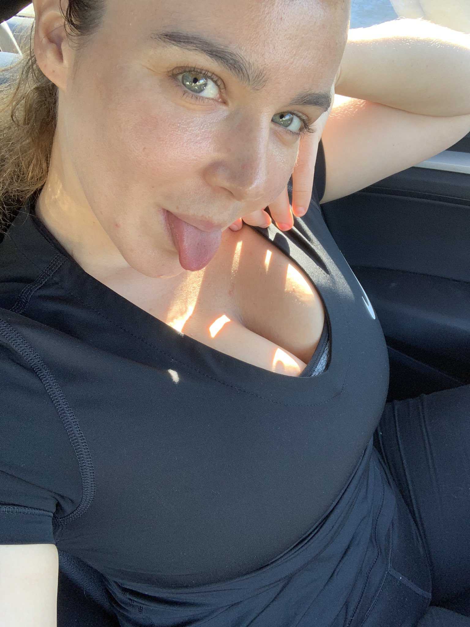 Julie Profile Picture